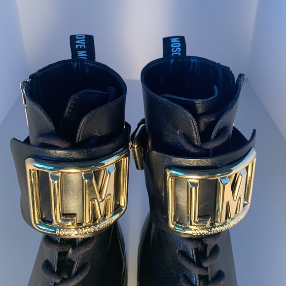 COPY - NWT. Moschino Combat leather boot with gold buckle - Picture 10 of 11